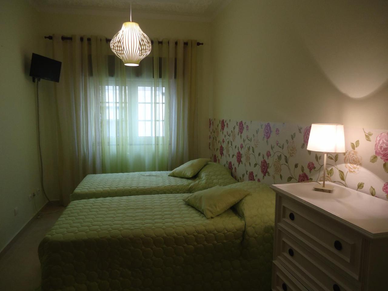 Room Алвор